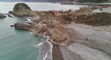 Sinop'ta deniz çekilmesi havadan görüntülendi