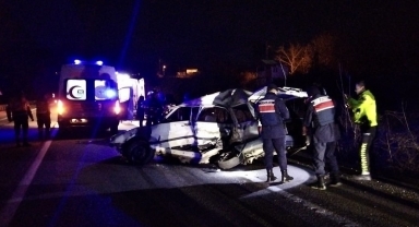 Sinop'ta otomobille yolcu otobüsünün çarpıştığı kazada 2 kişi öldü