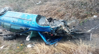Sinop'ta şarampole devrilen otomobildeki 2 kişi yaralandı