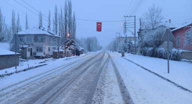 Tokat'ın ilçelerinde kar yağışı etkili oldu
