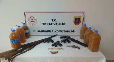 Tokat merkezli silah kaçakçılığı ve sahte alkol operasyonunda 12 kişi yakalandı