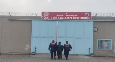 Tokat'ta hakkında 21 yıl 3 ay kesinleşmiş hapis cezası olan firari yakalandı