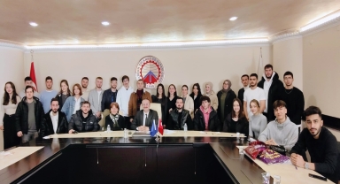 Trabzon'da üniversite öğrencilerine kurumsal iletişim ve halkla ilişkiler eğitimi verildi