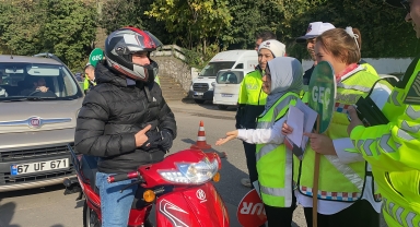 Zonguldak'ta engelli bireyler temsili trafik uygulaması yaptı