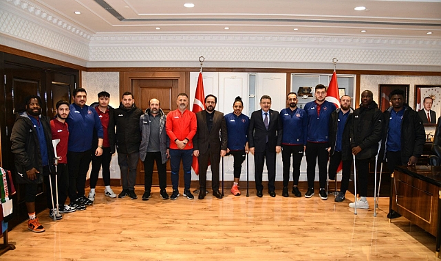 BAŞKAN GENÇ’E ŞAMPİYONLUK SÖZÜ VERDİLER