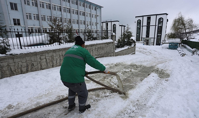 Canik Belediyesi'nden Okullarda Buzlanmaya Karşı Solüsyon Uygulaması  