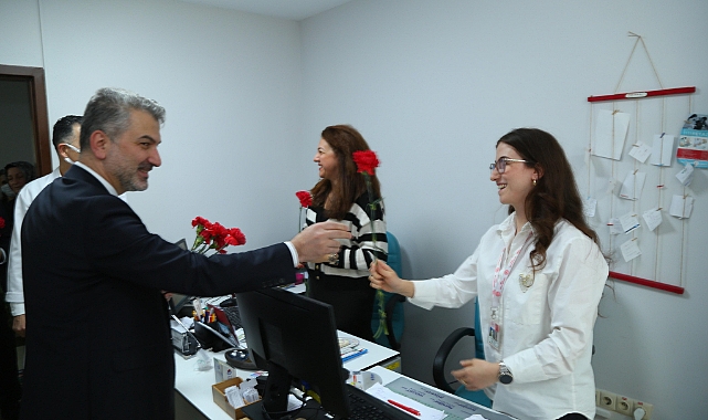 AK Parti Trabzon İl Başkanı Dr. Sezgin Mumcu, Tıp Bayramı dolayısıyla Trabzon Fatih Devlet Hastahanesi ve  Trabzon Numune Hastanesi’ni ziyaret etti