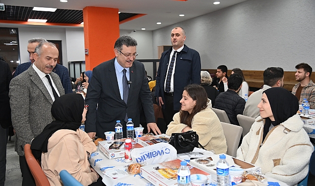 BAŞKAN GENÇ, TRABZON ÜNİVERSİTESİ'NDE ÖĞRENCİLERLE İFTARDA BULUŞTU