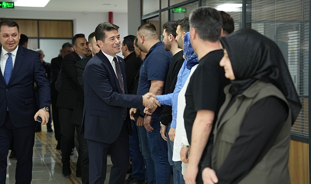 BAŞKAN KAYA, BELEDİYE ÇALIŞANLARIYLA BAYRAMLAŞTI 