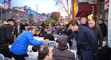 Başkan Kaya, ilk iftarını Kent Lokantası’nda vatandaşlarla birlikte yaptı