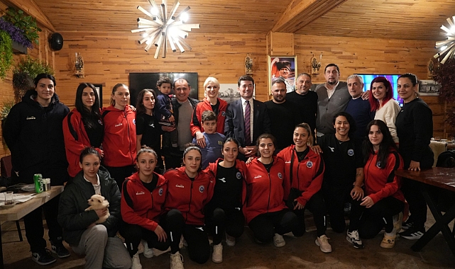 Başkan Kaya, orucunu Karşıyaka mahallesi sakinleriyle birlikte açtı