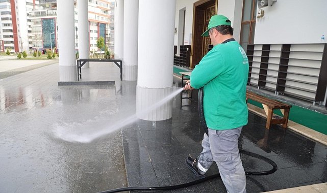 Canik'te Camilerde Bayram Temizliği 