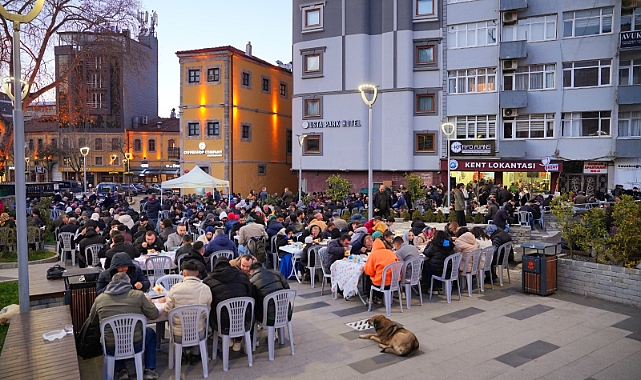 Kent Lokantası’nda 1200 kişilik iftar verildi 