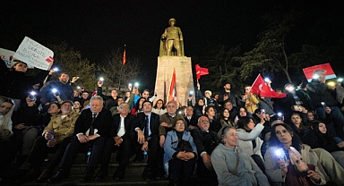 TRABZON MEYDANINDA “İMAMOĞLU’NA ÖZGÜRLÜK” SLOGANLARI YANKILANDI