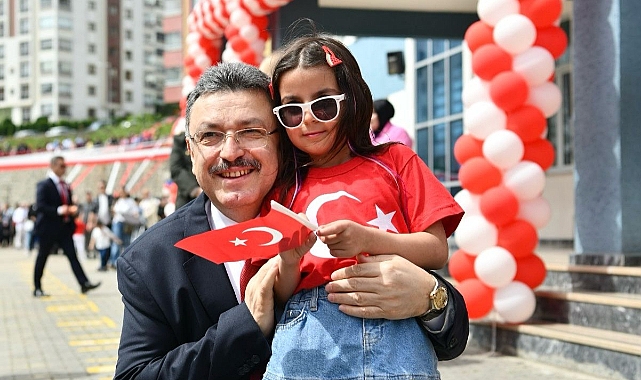 BAŞKAN GENÇ’TEN 23 NİSAN MESAJI