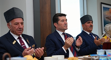 BAŞKAN KAYA, KIBRIS GAZİLERİNİ VE ŞEHİT AİLELERİNİ AĞIRLADI