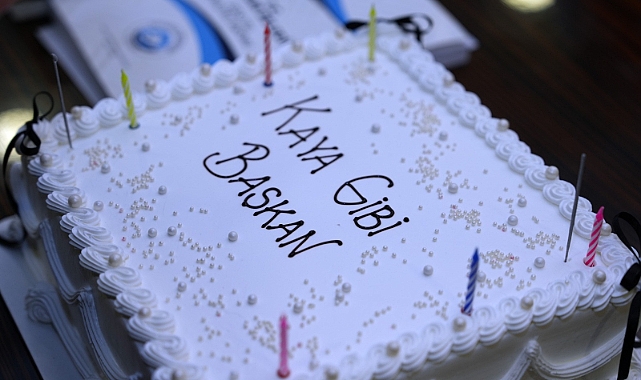 BAŞKAN KAYA’YA SÜRPRİZ DOĞUM GÜNÜ KUTLAMASI