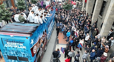 TRABZON, ŞAMPİYONLARI BAĞRINA BASTI