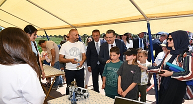 BAŞKAN GENÇ, ÇOCUKLARIN KARNE SEVİNCİNE ORTAK OLDU