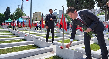 BAŞKAN KAYA, BAYRAM ARİFESİNDE ŞEHİTLİĞİ ZİYARET ETTİ