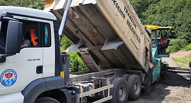 BÜYÜKŞEHİR, 2 GÜNDE 2 BİN 700 METRE KURU BETON SERDİ