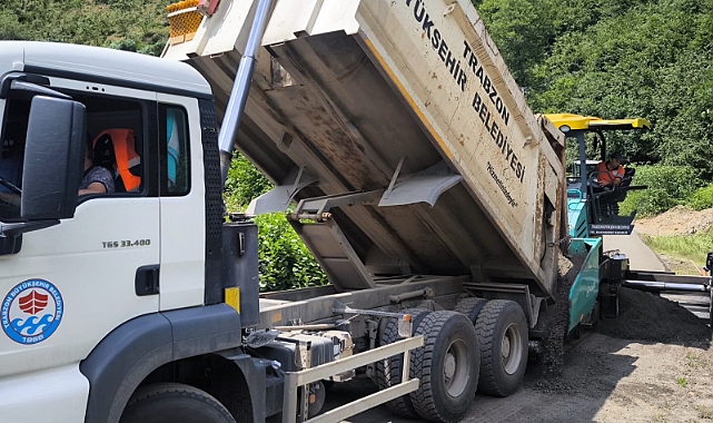 BÜYÜKŞEHİR, 2 GÜNDE 2 BİN 700 METRE KURU BETON SERDİ