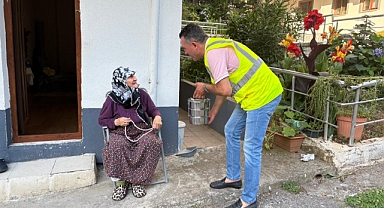ORTAHİSAR BELEDİYESİ, İHTİYAÇ SAHİPLERİNİN EVLERİNE SICAK YEMEK HİZMETİNİ BAŞLATTI