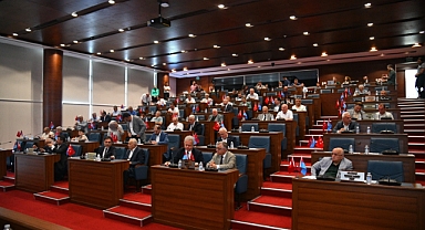 ZORLU, HANİFE HATUN CAMİİ'NİN ETRAFINDAKİ YAPILARIN DURUMUNU SORDU