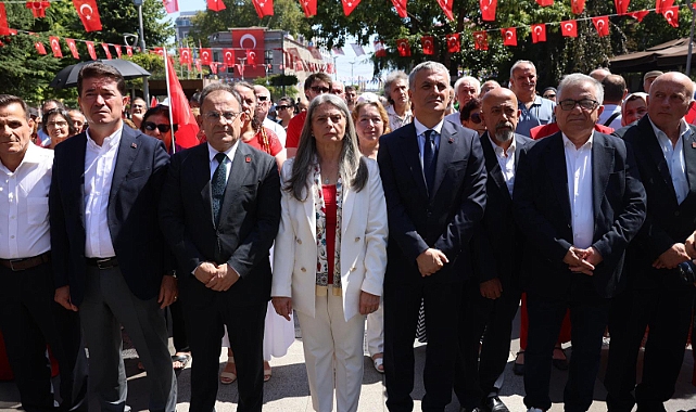 CHP Trabzon Milletvekili Sibel Suiçmez, 30 Ağustos coşkusunu Trabzon halkıyla paylaştı.