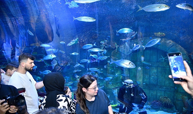 DENİZ KIZI GÖSTERİSİ İLE MASALLAR, TRABZON AKVARYUM’DA CANLANDI