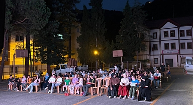 “ÖĞRETMEN” FİLMİ ÇEKİLDİĞİ TOPRAKLARDA BÜYÜK İLGİ GÖRDÜ