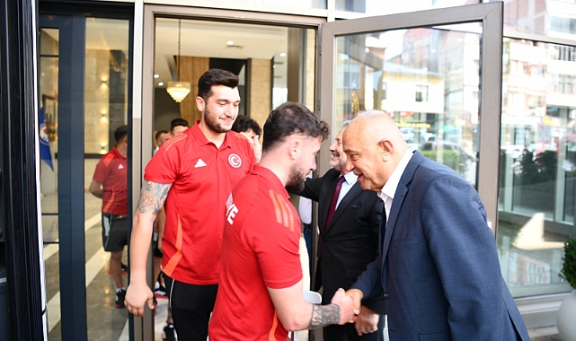 AMPUTE MİLLİ TAKIMI'NDAN BÜYÜKŞEHİR'E ZİYARET