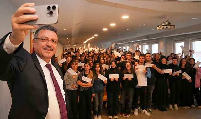 BÜYÜKŞEHİR'DEN 10 BİN ÖĞRENCİYE DİJİTAL EĞİTİM DESTEĞİ