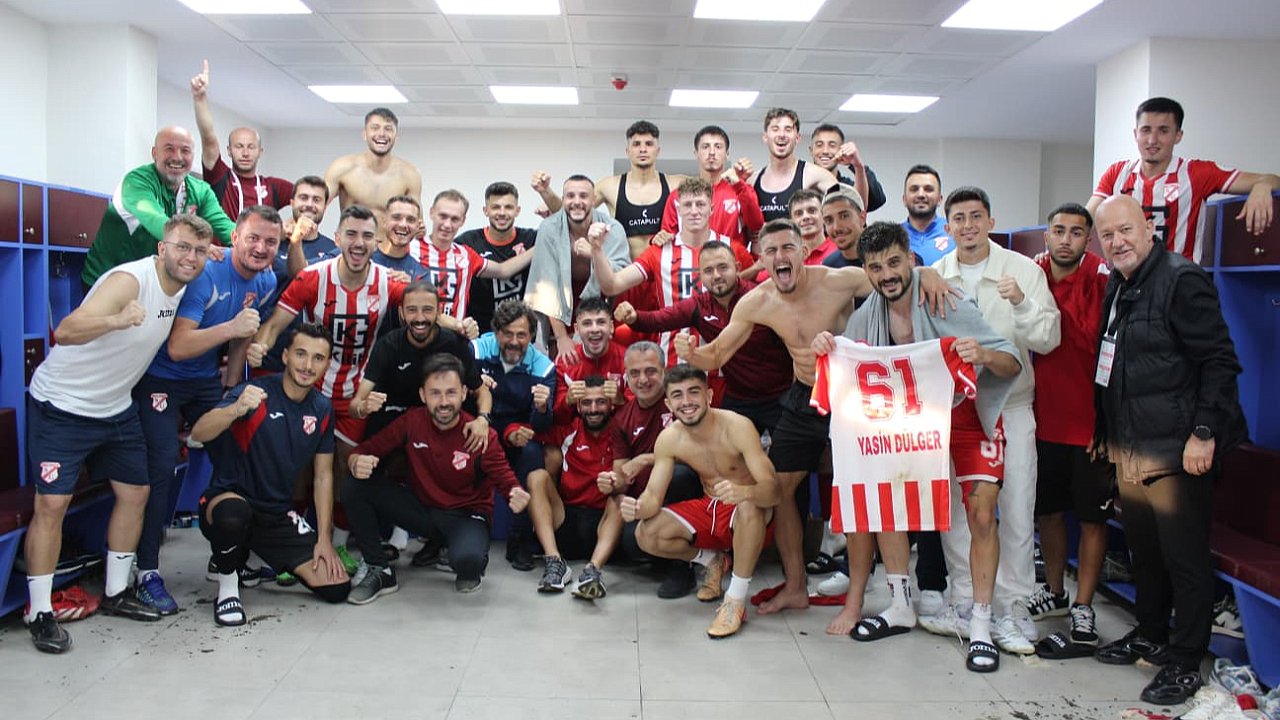 KIRMIZI - BEYAZLILAR ZİRVE YOLUNDA EMİN ADIMLARLA YÜRÜYOR SEBAT GENÇLİK PAZARSPOR'U RAHAT GEÇTİ