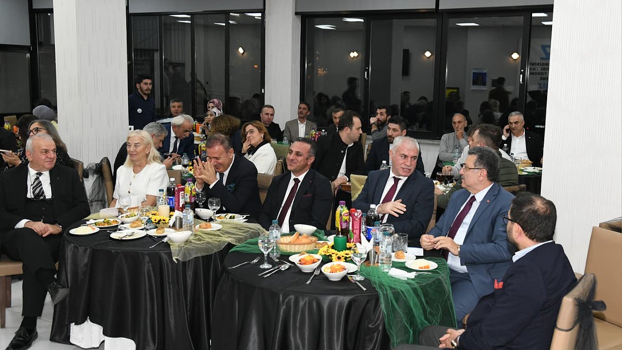 BAŞKAN GENÇ’E “YILIN EN İYİ BÜYÜKŞEHİR BELEDİYE BAŞKANI” ÖDÜLÜ