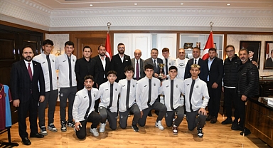 BAŞKAN GENÇ’TEN ŞAMPİYONLARA TEBRİK