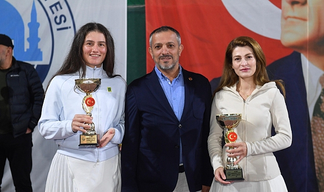 CUMHURİYET TENİS TURNUVASI’NDA ÖDÜLLER SAHİPLERİNİ BULDU