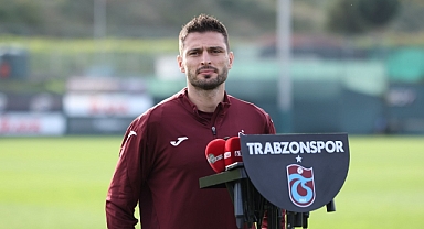 Futbolcumuz Okay Yokuşlu basın toplantısı düzenledi