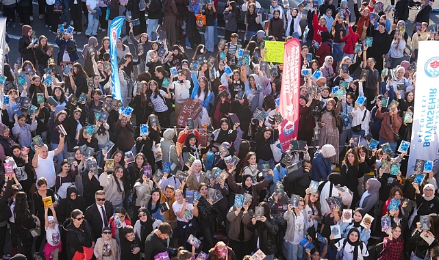 TRABZON KİTAP GÜNLERİ’NDE CUMARTESİ İZDİHAMI