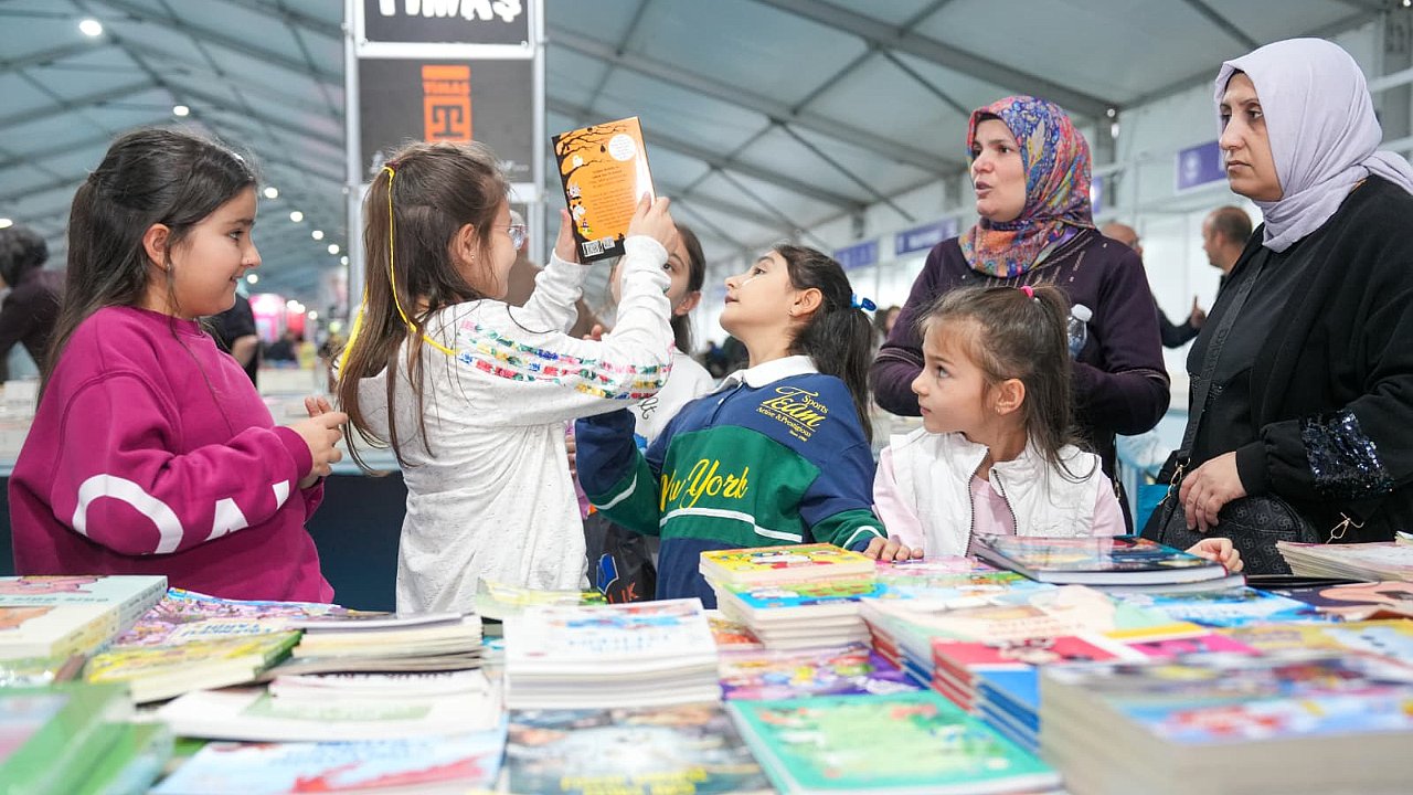 TRABZON KİTAP GÜNLERİ’NE ZİYARETÇİ AKINI SÜRÜYOR