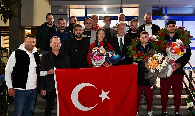 TRABZON’UN ŞAMPİYONLARINA GÖRKEMLİ KARŞILAMA