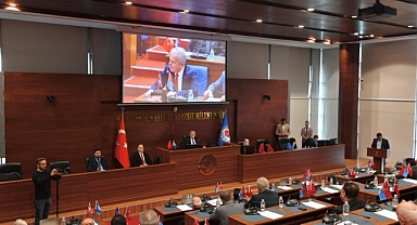 ZORLU, YEREL TİYATROLARIN YAŞADIĞI SAHNE SIKINTISINI GÜNDEME GETİRDİ 