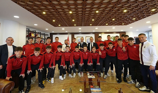 Akçaabat’ın Şampiyonları Başkan Ekim’i Ziyaret Etti.