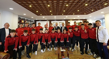 Akçaabat’ın Şampiyonları Başkan Ekim’i Ziyaret Etti.