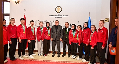 BAŞKAN GENÇ, ŞAMPİYONLARI AĞIRLADI