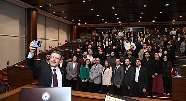 BAŞKAN GENÇ’TEN ÖĞRENCİLERE YENİ YIL MÜJDESİ