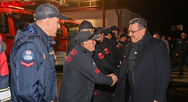 BAŞKAN GENÇ’TEN YILBAŞINDA GÖREV YAPAN PERSONELE ZİYARET