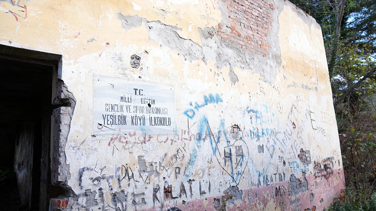 BAŞKAN KAYA, İLKOKULU OKUDUĞU KÖY OKULUNUN YENİDEN AÇILMASI İÇİN HAREKETE GEÇTİ