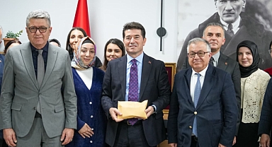 BELEDİYE ÇALIŞANLARINDAN BURS KAMPANYASINA 61 BİN LİRA DESTEK