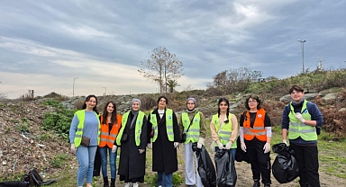 BÜYÜKŞEHİR EKİPLERİNDEN SAHİL TEMİZLİĞİ ÇALIŞMASI